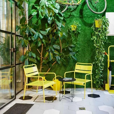 Monkeys Luxury Metaloft Apartment Seville