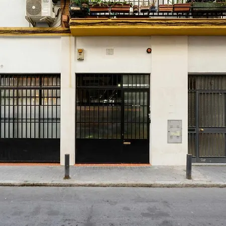 Monkeys Luxury Metaloft Apartment